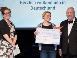 SpaceNet Award Gewinnerin Frauke Angel mit Gründer Sebastian von Bomhard und Jury Simone Veenstra