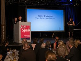 SpaceNet Award vorlesen der Geschichte durch SpaceNet Technik Leiter Andreas Eberl